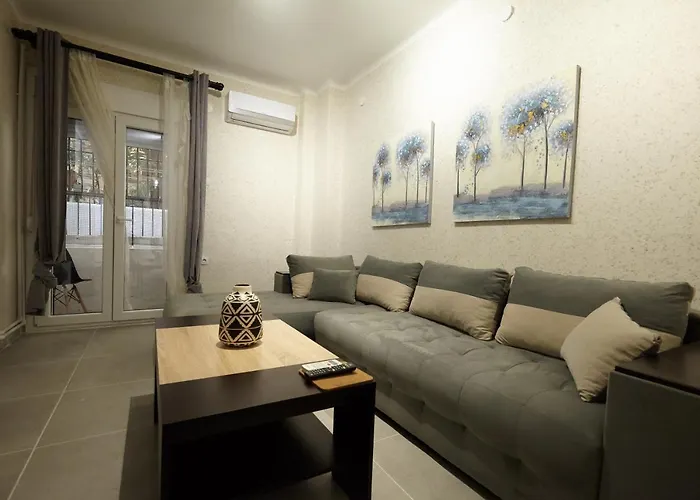 Stylish Kosher Oasis Near The Airport And Beach