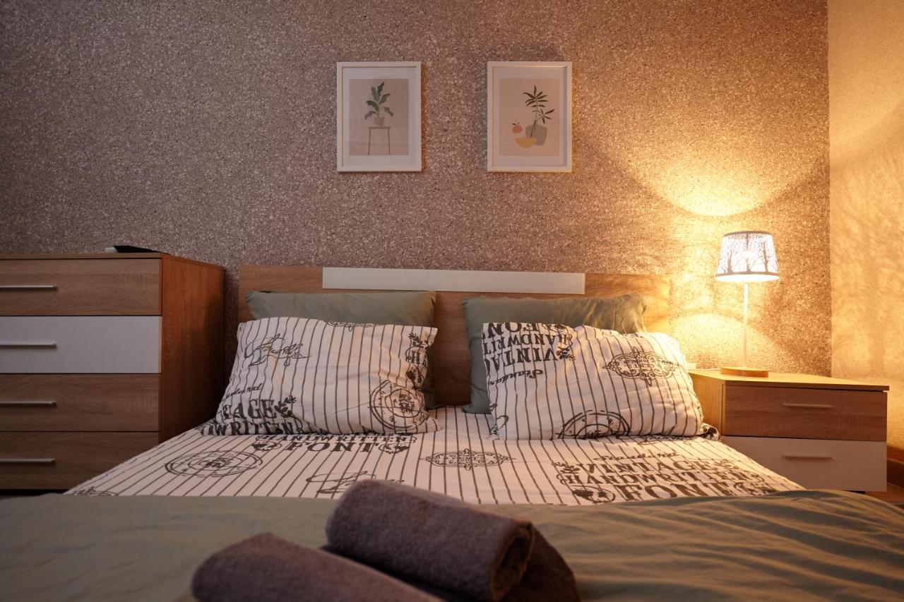 Stylish Kosher Oasis Near The Airport And Beach Apartment